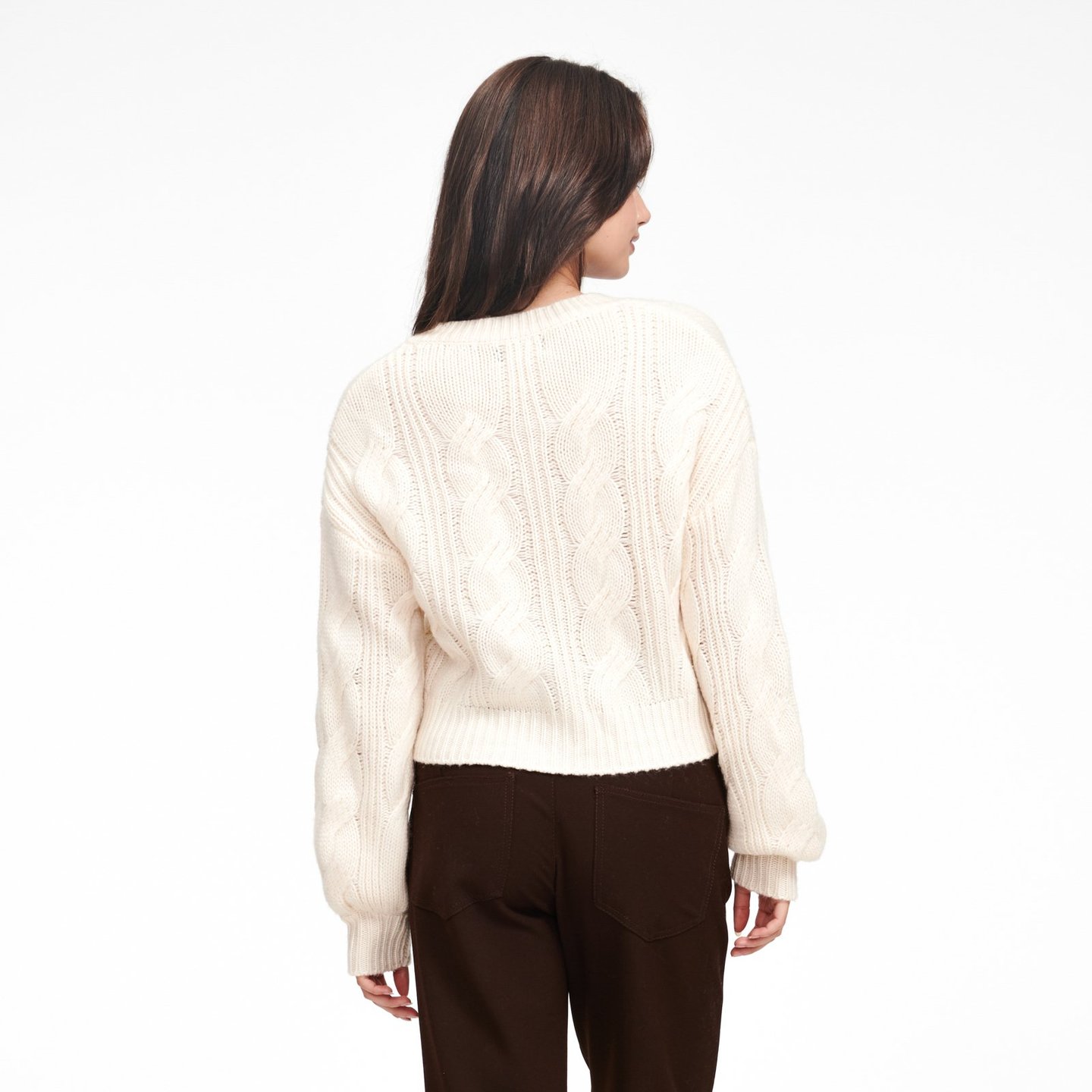 WE02148_CROPPED_CABLE_KNIT_CARDIGAN_WHITE_06_1440x.jpg