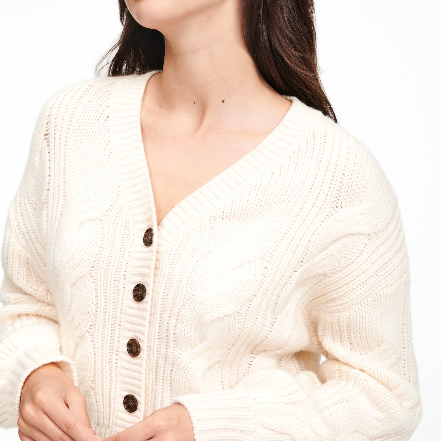 WE02148_CROPPED_CABLE_KNIT_CARDIGAN_WHITE_08_1440x.jpg