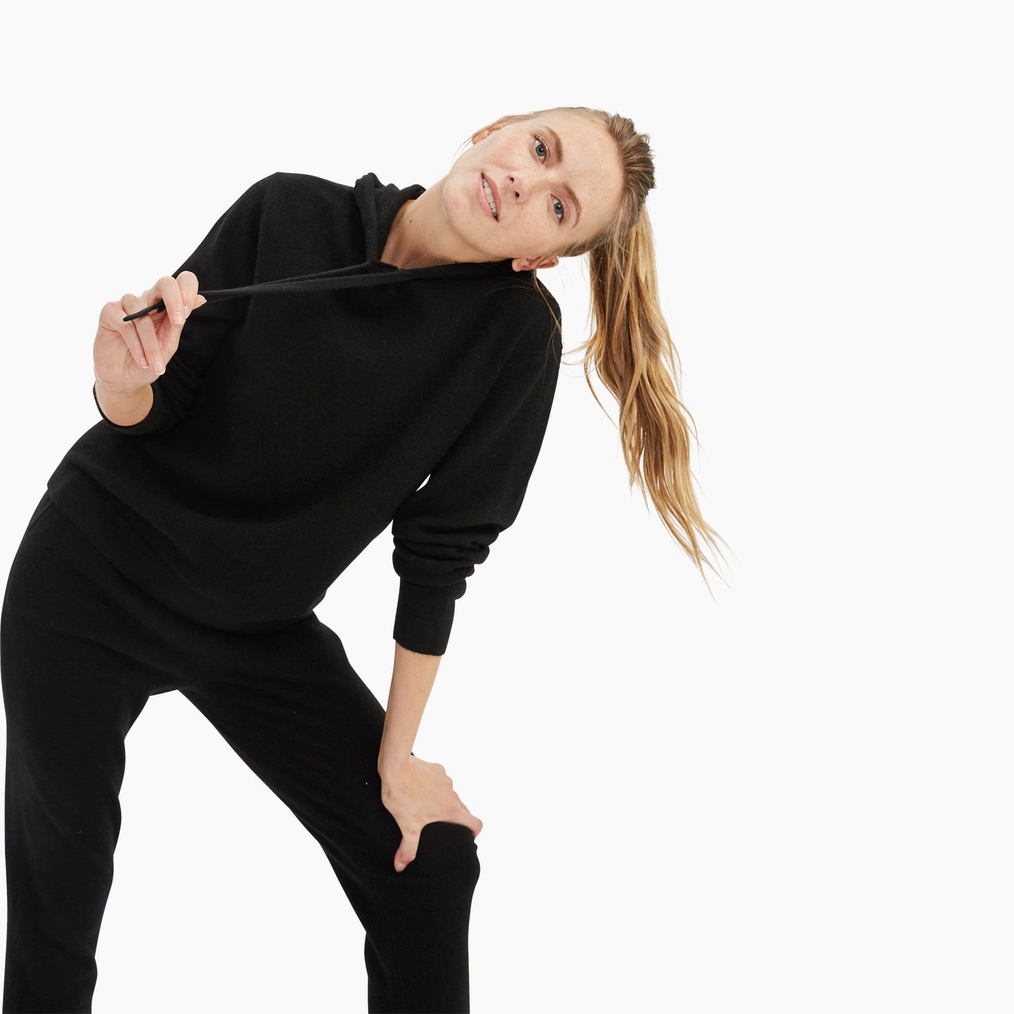 NWET000964_The_Essential_Cashmere_Hoodie_Black_011_1440x.jpg