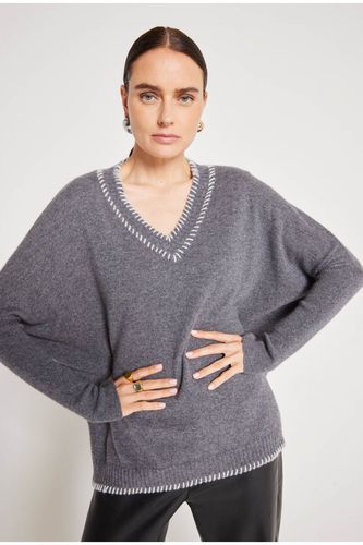 100% Cashmere Poncho Jumper With Laging Detail
